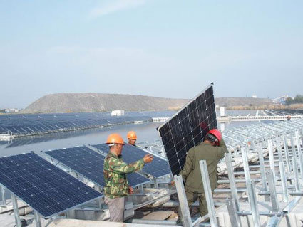 光伏材料在水上光伏电站中的环境适应性如何评估