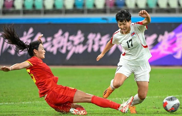 国内女足赛事中，一场激烈的对决引发关注