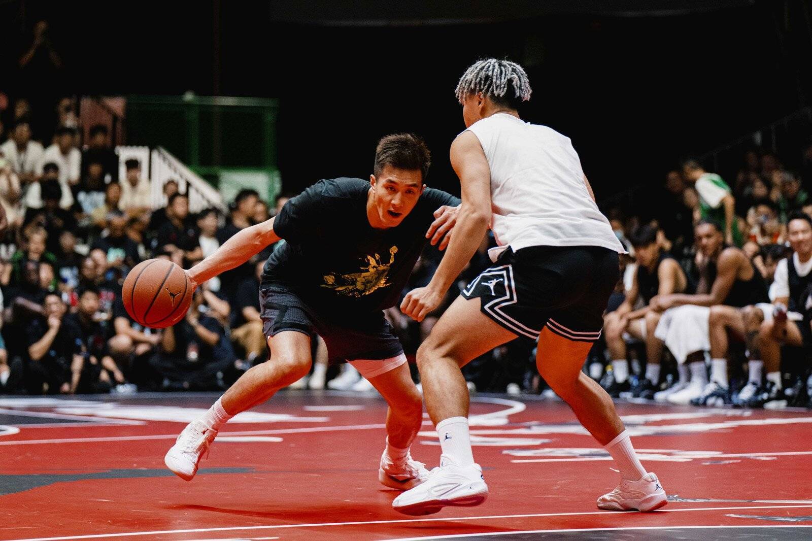 篮球明星的精彩表现引发球迷热议