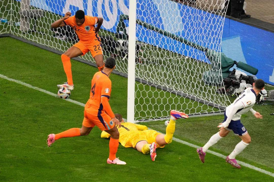 惊险!英格兰在临近比赛结束前反超对手 惊险!英格兰在临近比赛结束前反超对手