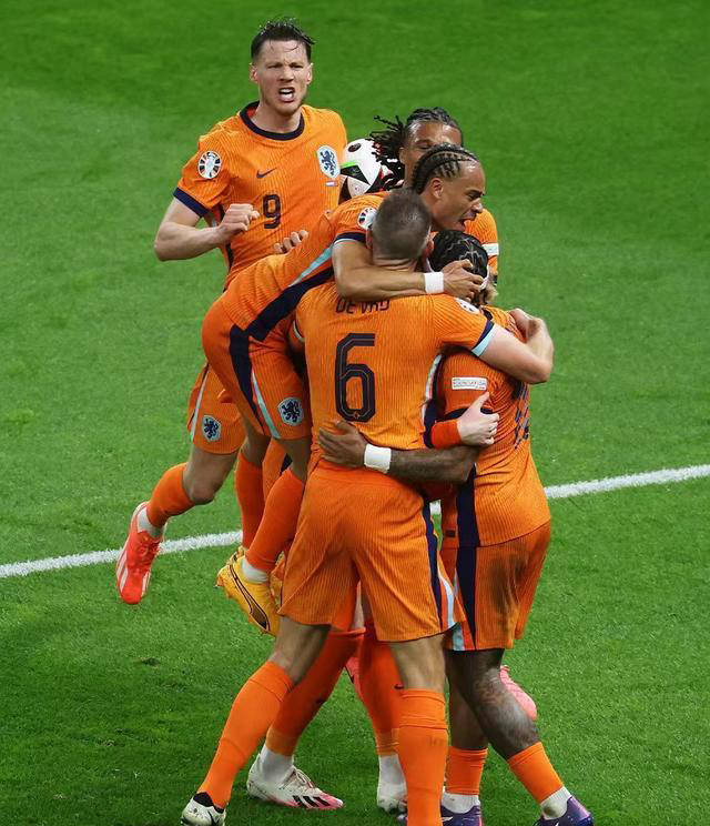 比利时队遭惨败被淘汰出局，丹麦队携手晋级欧洲杯强