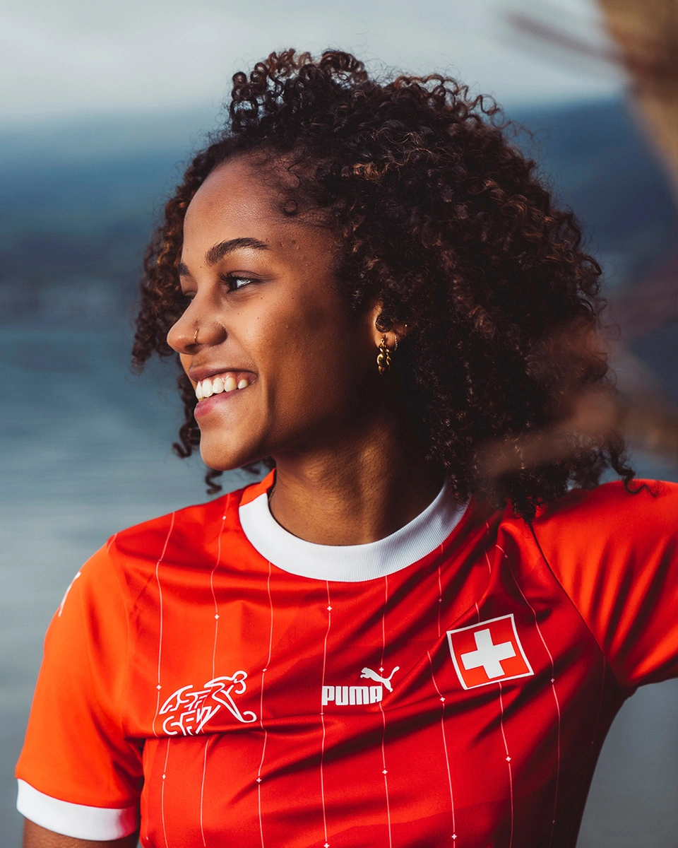 瑞士女足队员获赛季最佳球员奖